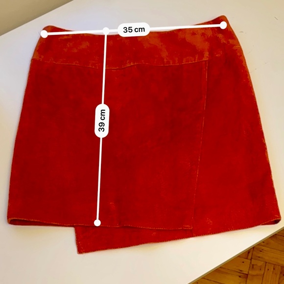 ❣️BNWOT❣️ 100% Leather Asymmetrical Forever 21 Contemporary Mini Skirt Size S - Picture 5 of 7